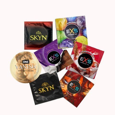 Набір EXS + Skyn безлатексні + ONE &ndash; 35 шт (ароматизовані, безлатексні, ультратонкі): EXS Bubblegum Flavoured ароматизовані баблгам, 5 шт., EXS Chocolate Flavoured ароматизовані шоколад, 5 шт., EXS Cola Flavoured ароматизовані кола, 5 шт., EXS Strawberry NO7444 фото